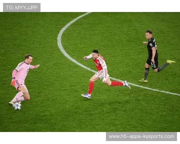 拜仁角球训练：中卫与前锋的二次抢点练习成重点